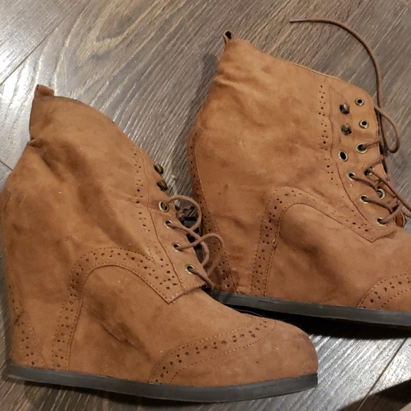 Brown wedge Booties - Picture 3 of 4
